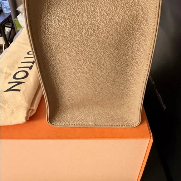 Louis Vuitton Taupe Tote with Light Pink Monogram - Picture 5 of 6